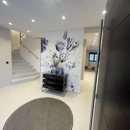Finca Molinos 5 Bedrooms Pool Lägenhet Marbella